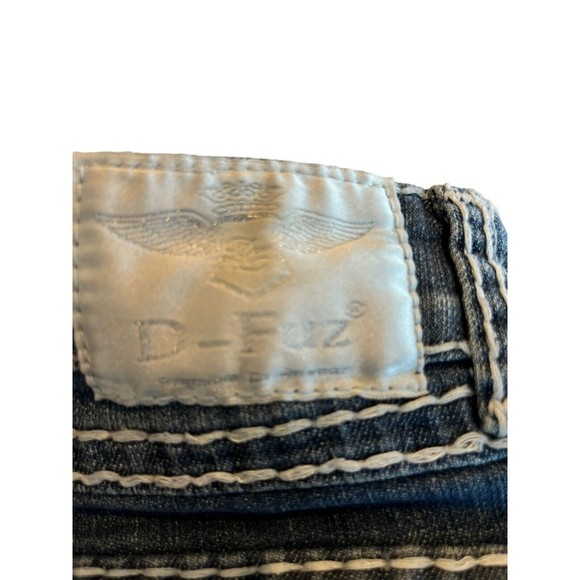 D-Fuz Jean Shorts Women 3/4 Knee Length size 7/8  Fade Out Embellished D… - Picture 5 of 6